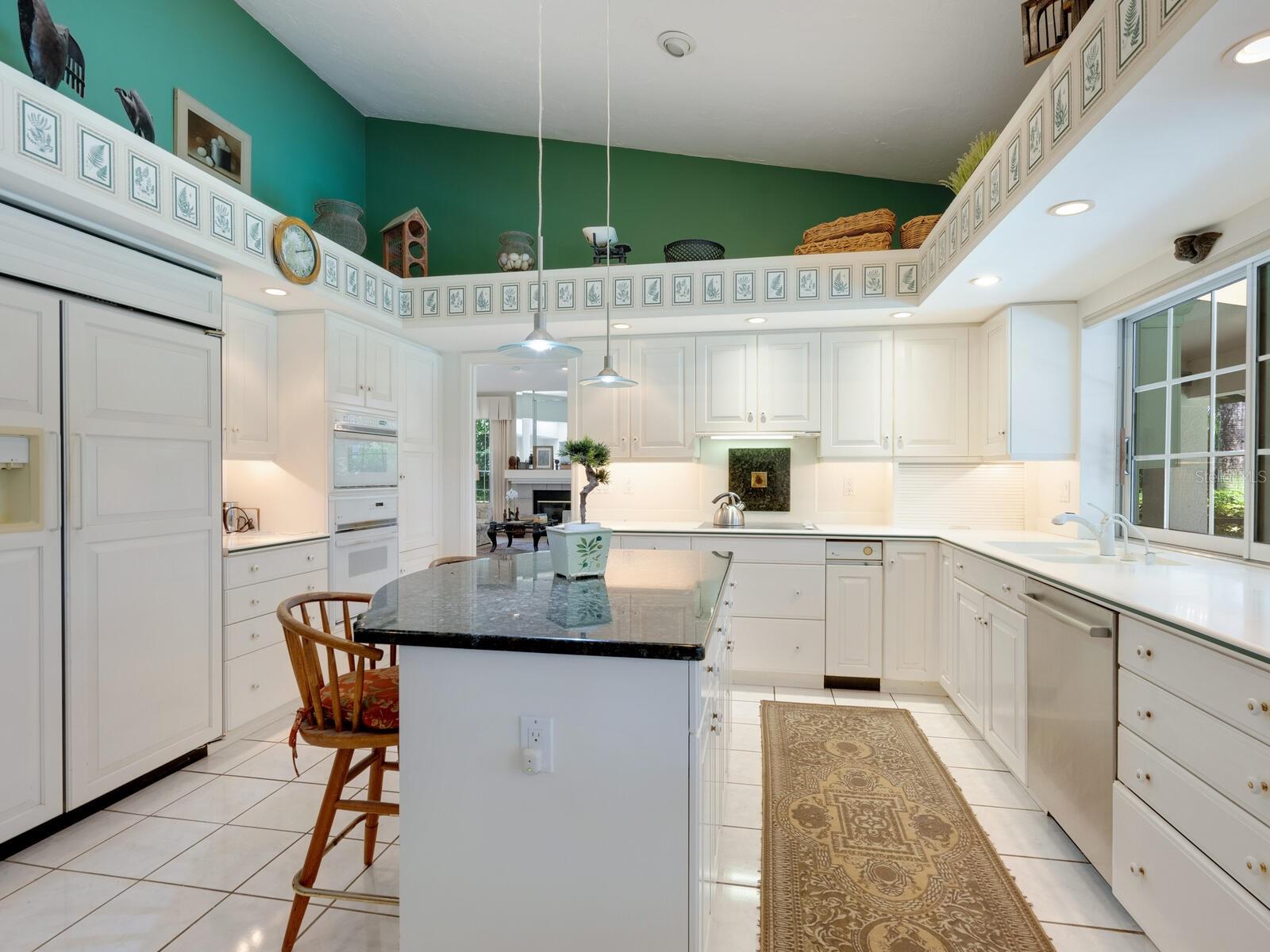 4571 HIGHLAND OAKS CIR