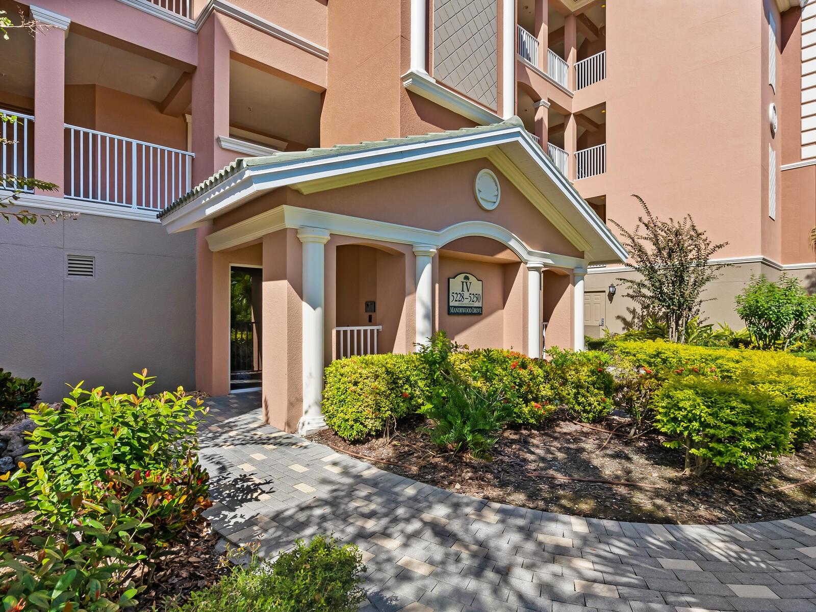 5238 MANORWOOD DR #3C