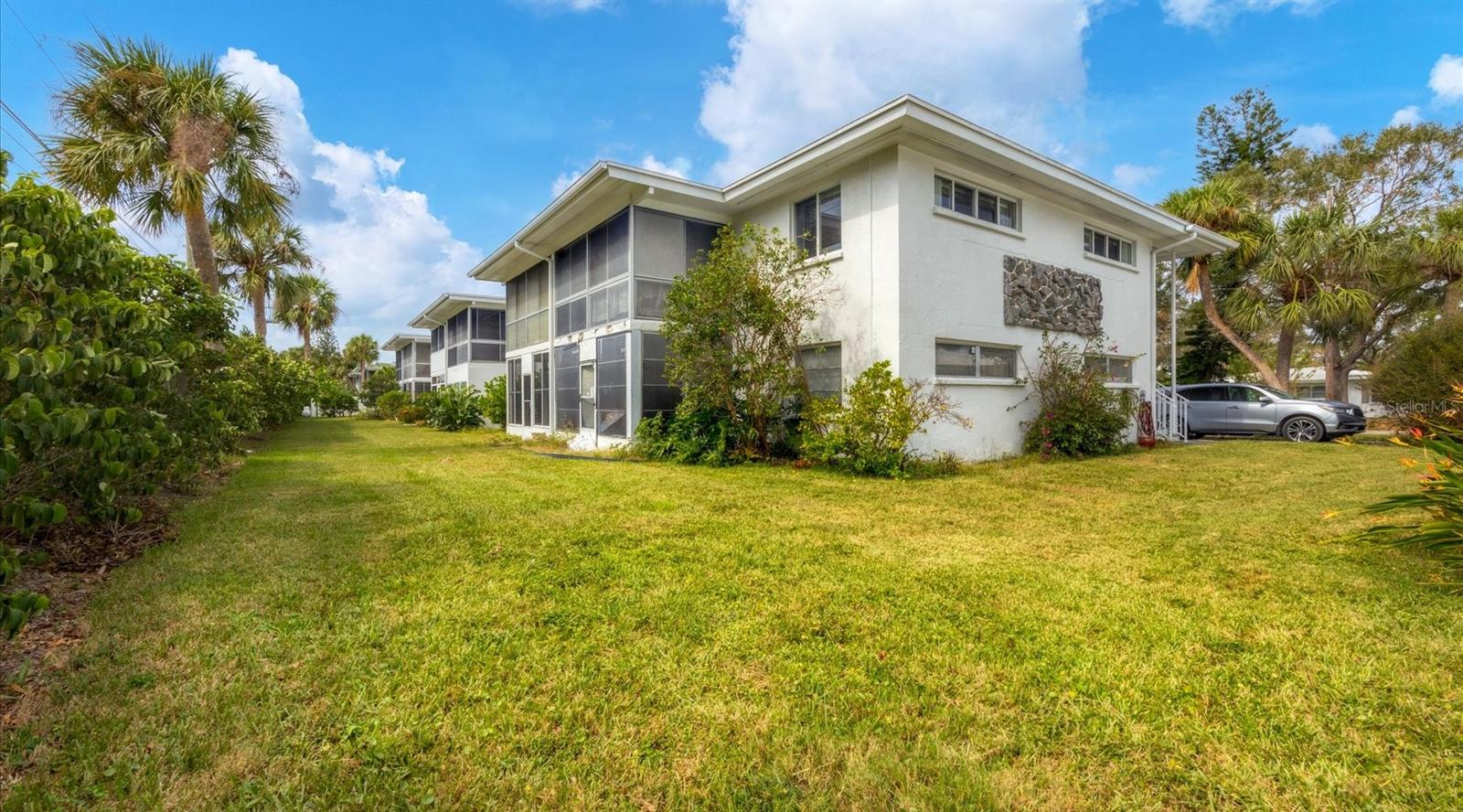 3950 ROXANE BLVD #1B