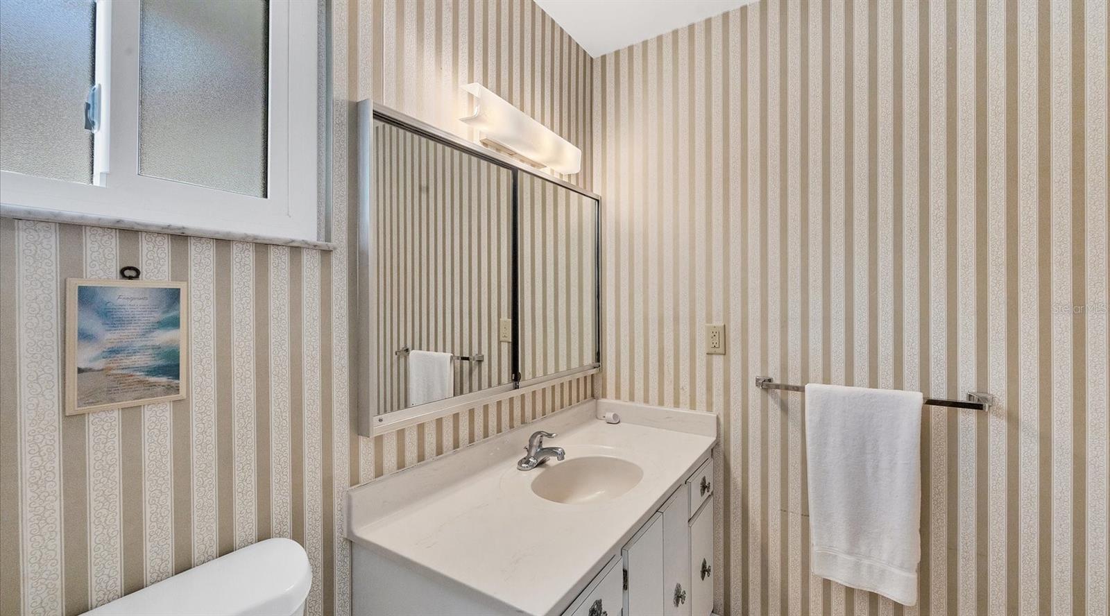 1305 GLEN OAKS DR E #130