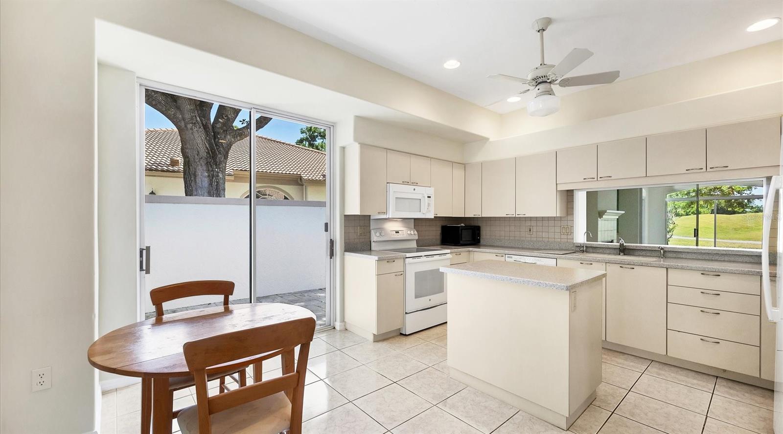 3916 CHATSWORTH GREENE #3