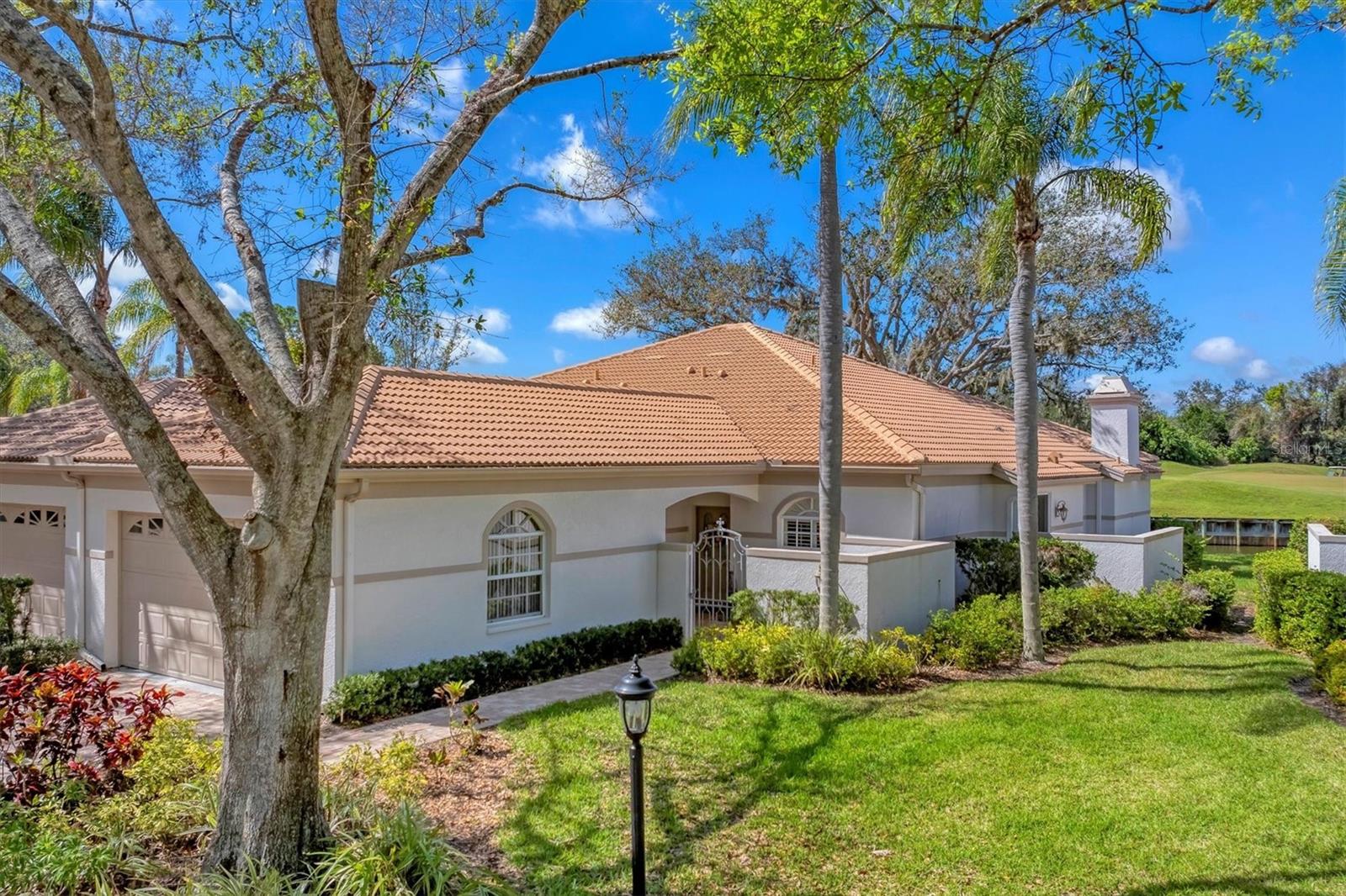 3881 CHATSWORTH GREENE CT #20