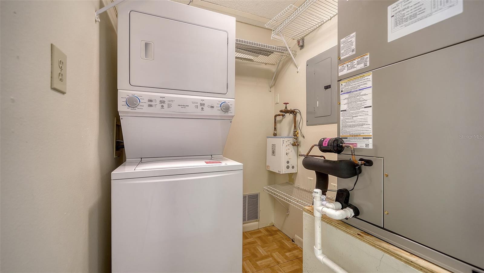 5255 LAKE VILLAGE DR #40