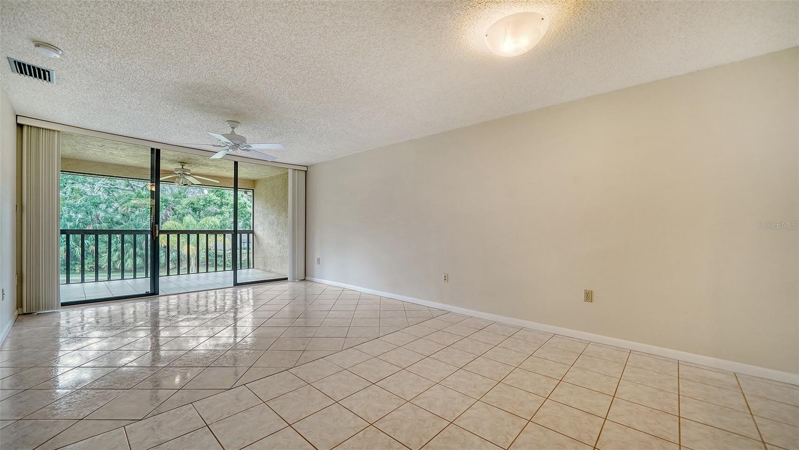 5255 LAKE VILLAGE DR #40