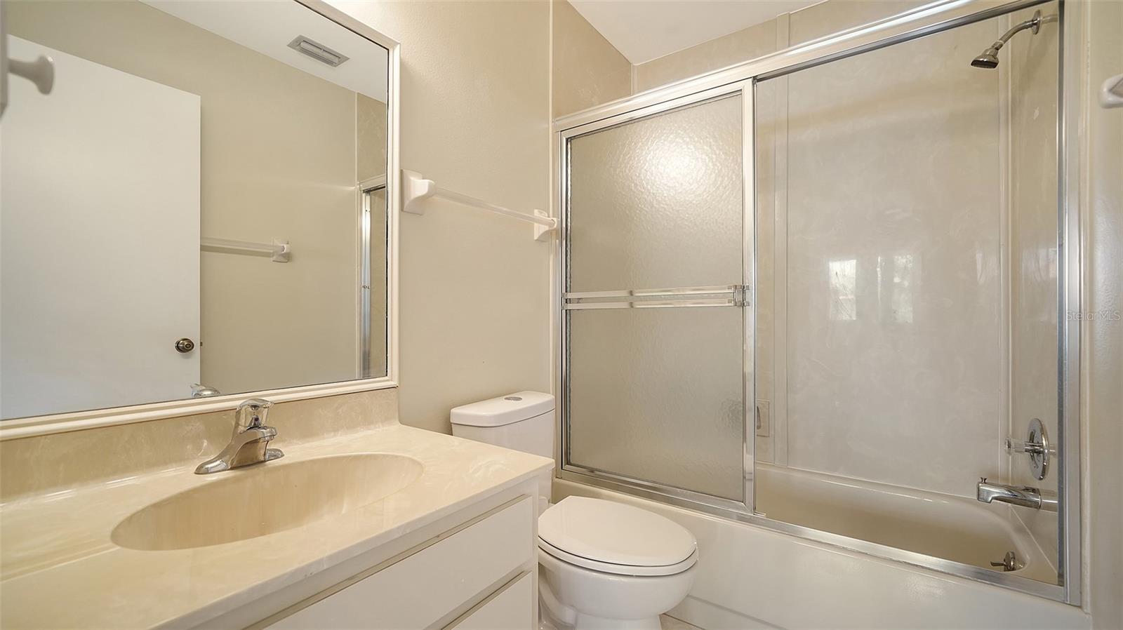 5255 LAKE VILLAGE DR #40