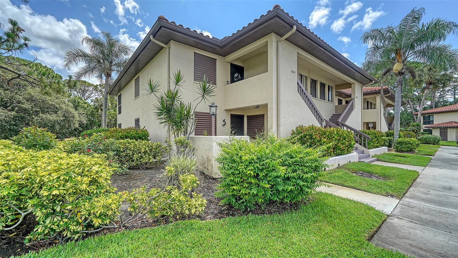 5255 LAKE VILLAGE DR #40