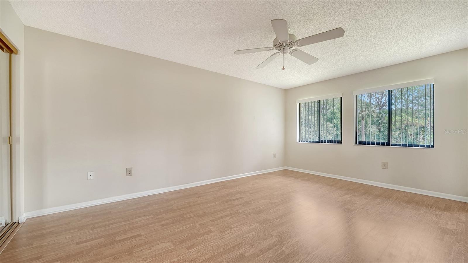 5255 LAKE VILLAGE DR #40