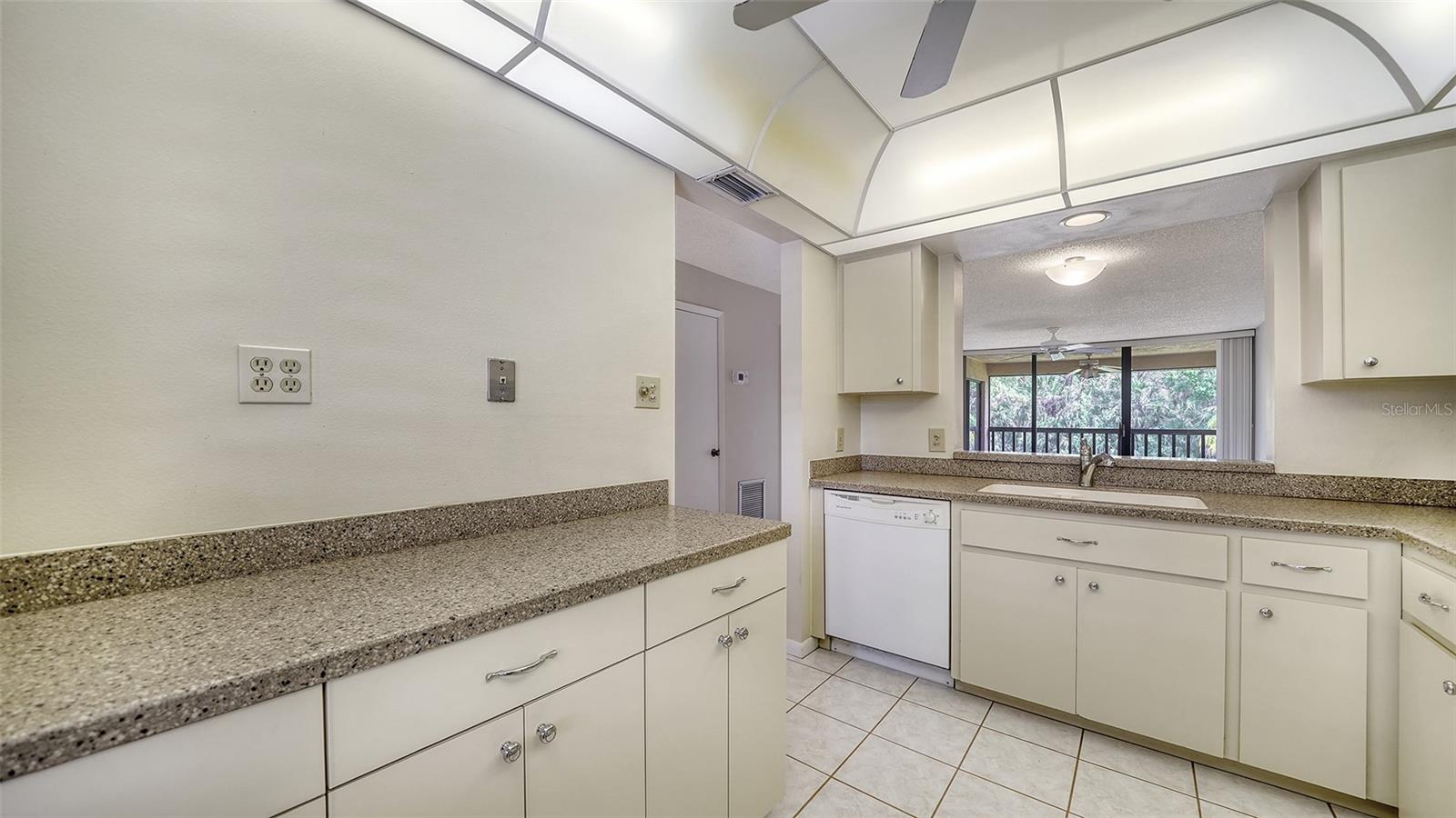 5255 LAKE VILLAGE DR #40