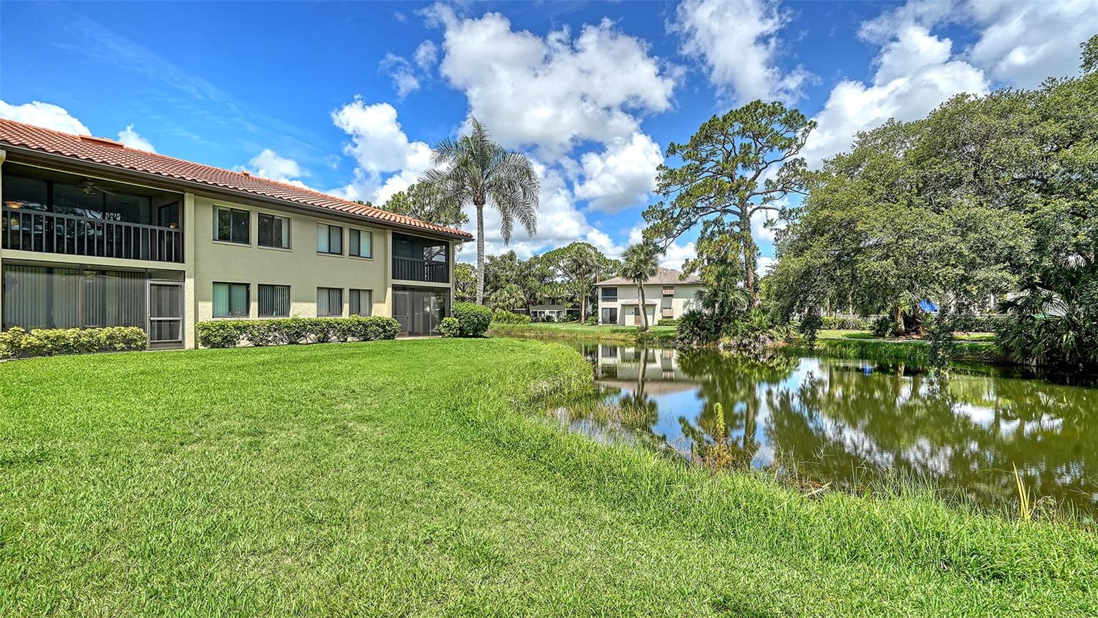 5255 LAKE VILLAGE DR #40