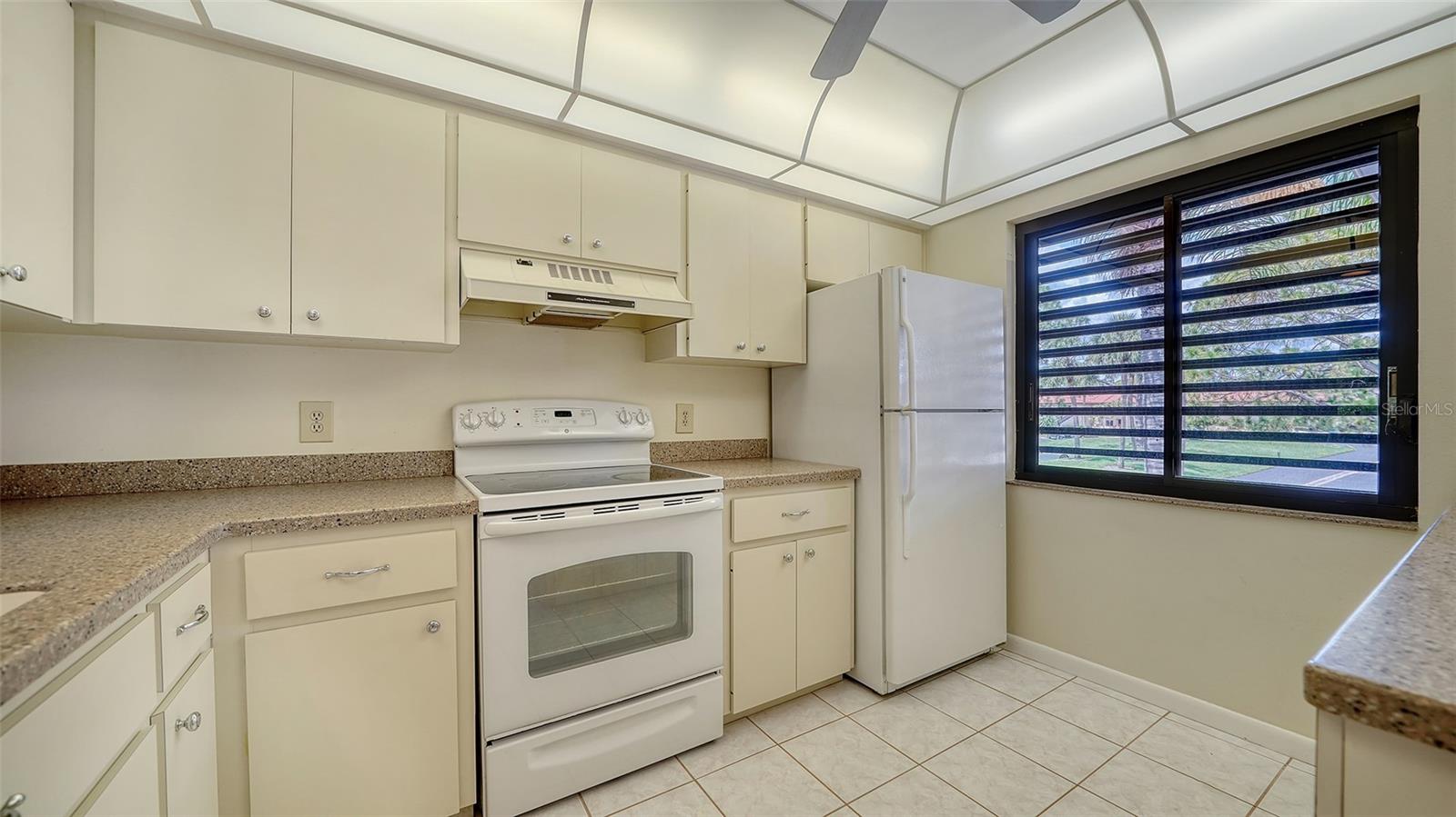 5255 LAKE VILLAGE DR #40