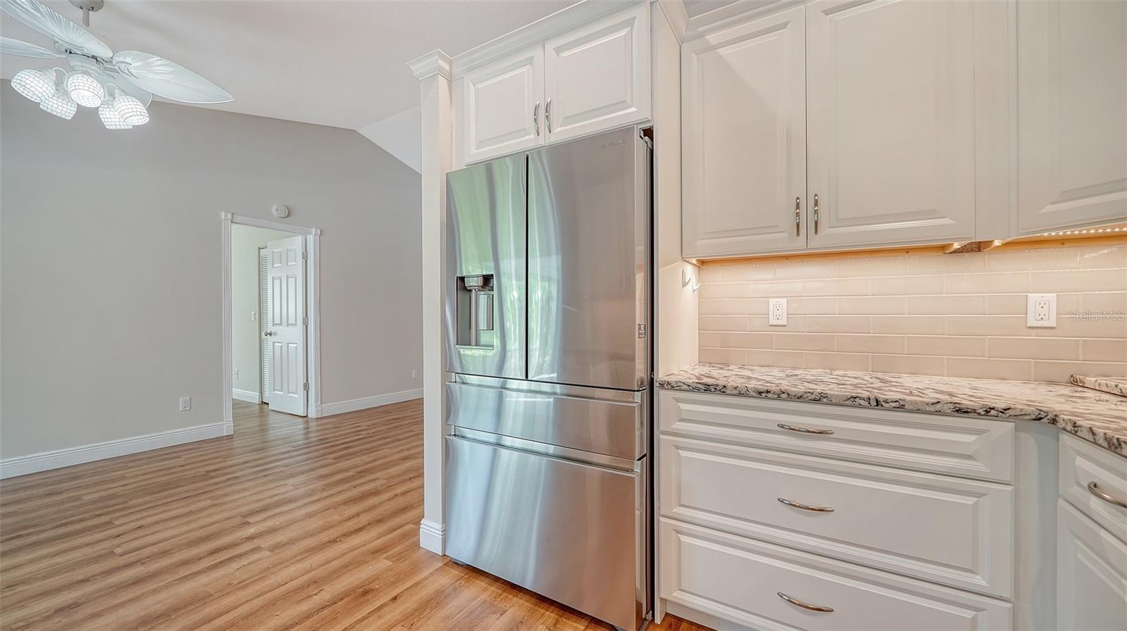 4933 RUTLAND GATE