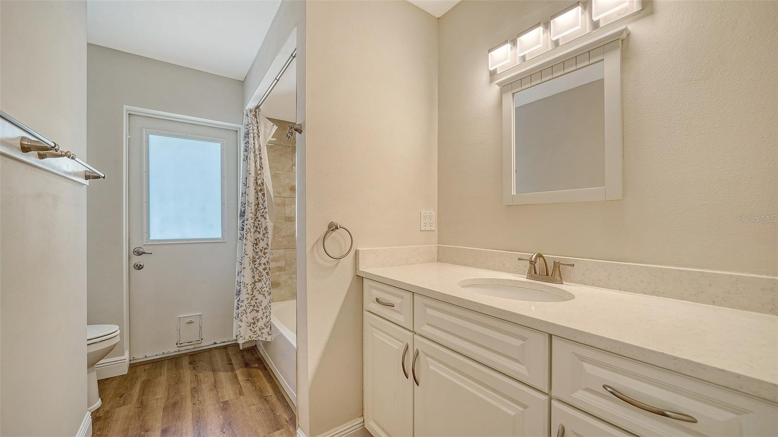 4933 RUTLAND GATE