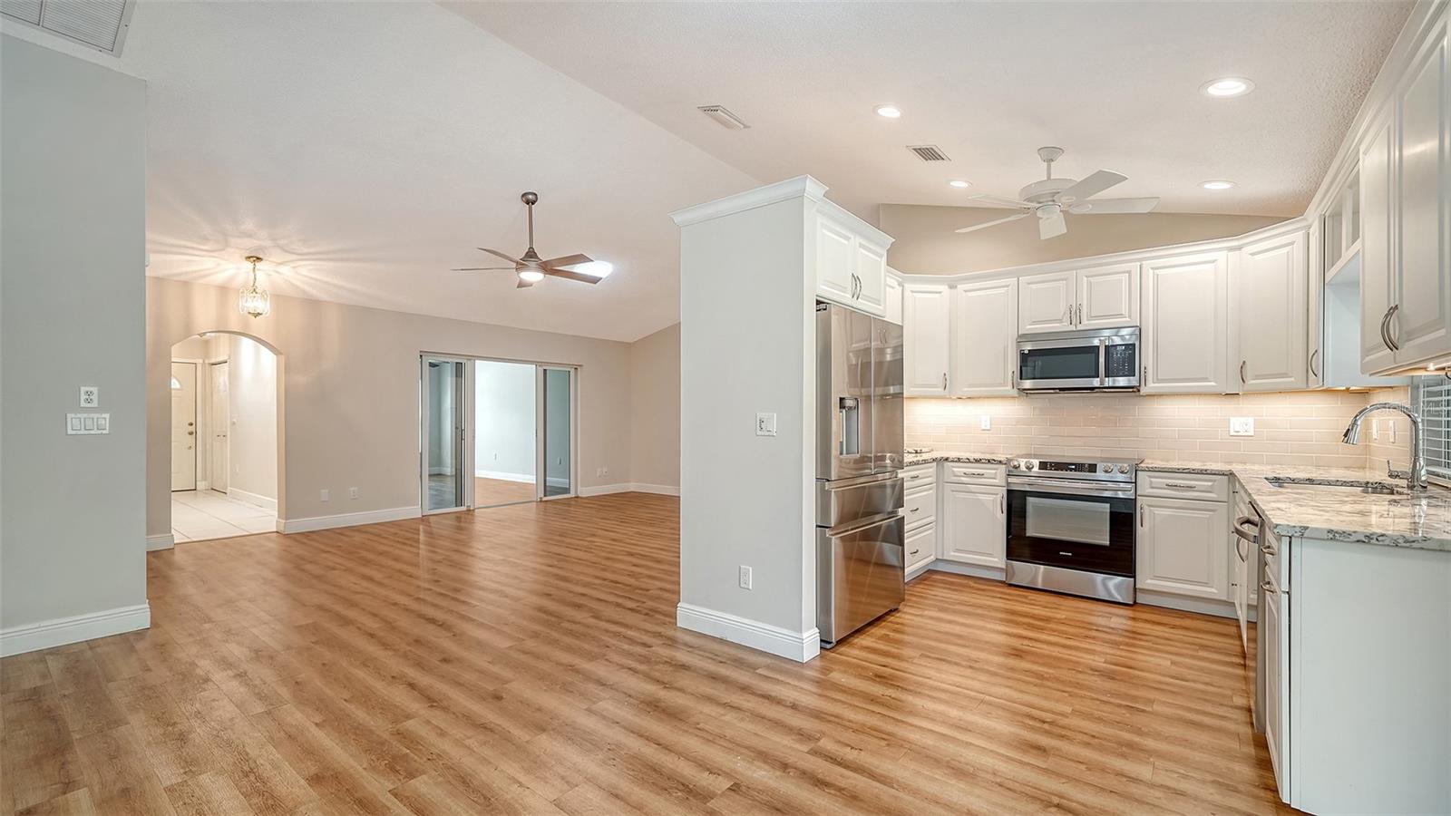4933 RUTLAND GATE