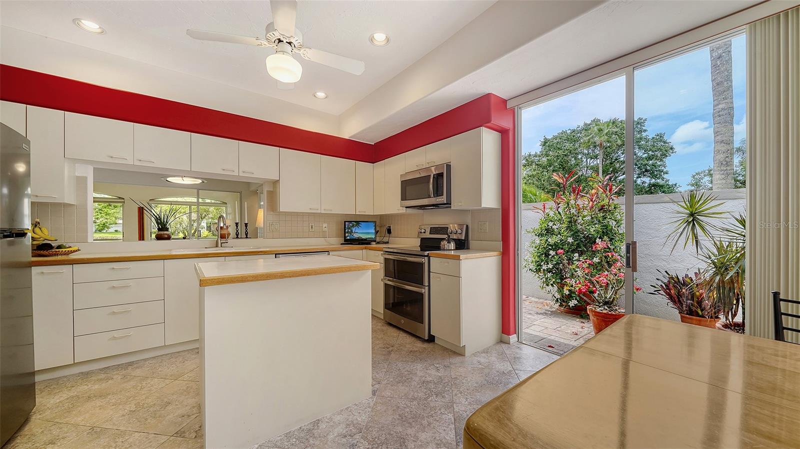 3933 CHATSWORTH GREENE #50