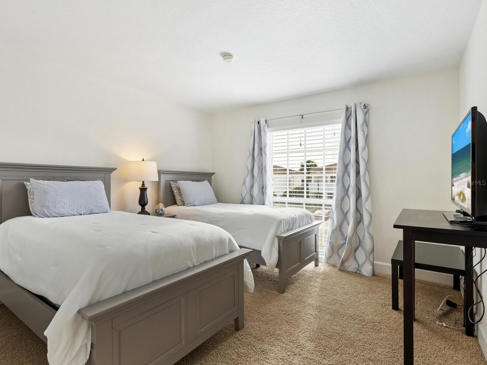 5207 WEDGEWOOD LN #16