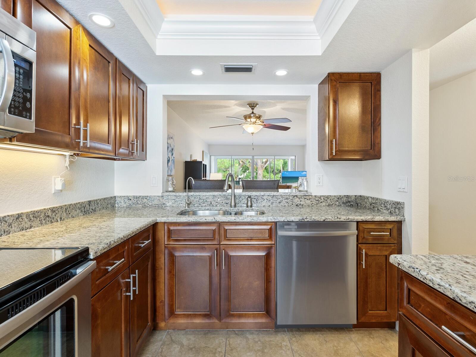 5207 WEDGEWOOD LN #16