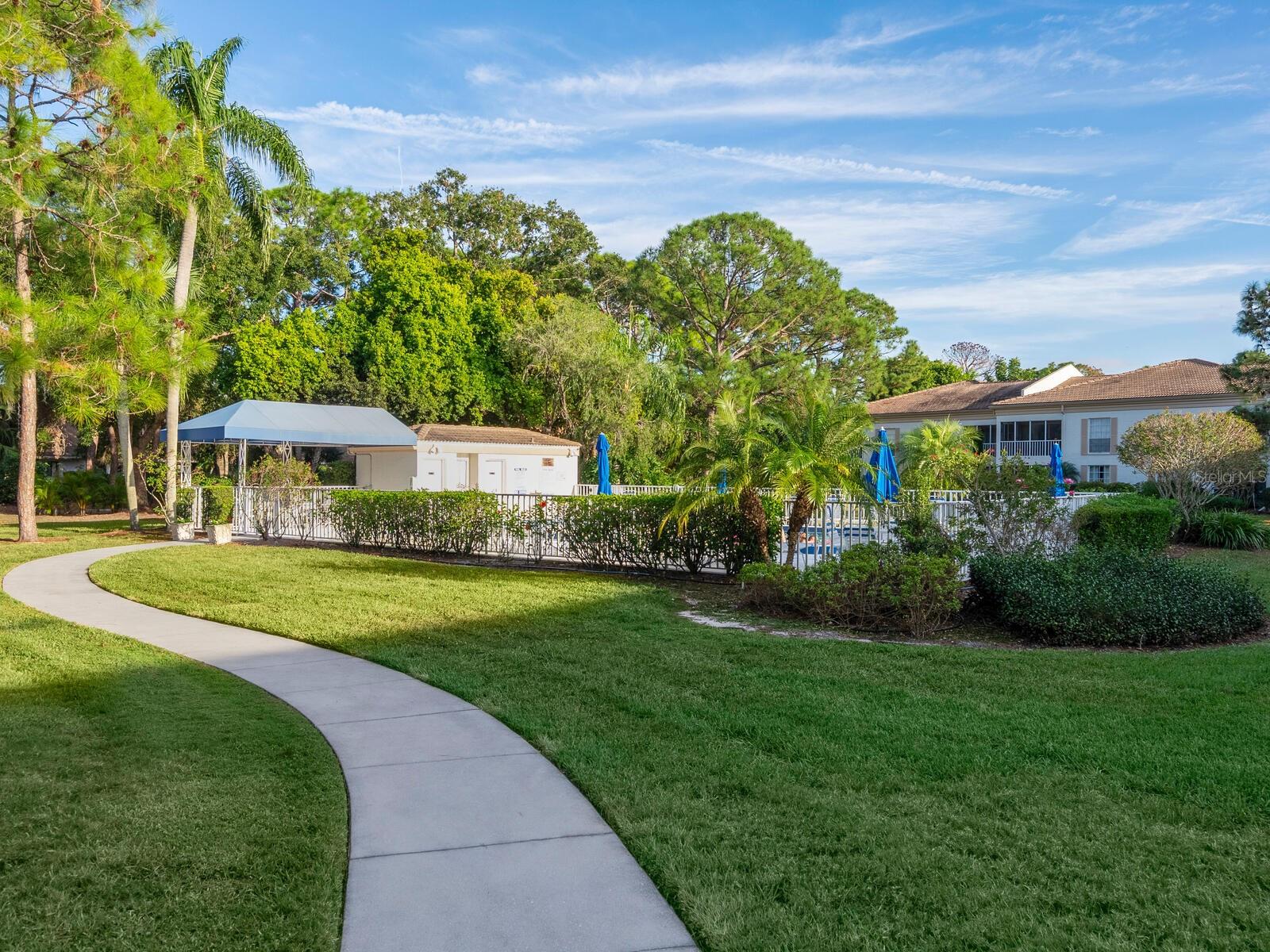 5207 WEDGEWOOD LN #16