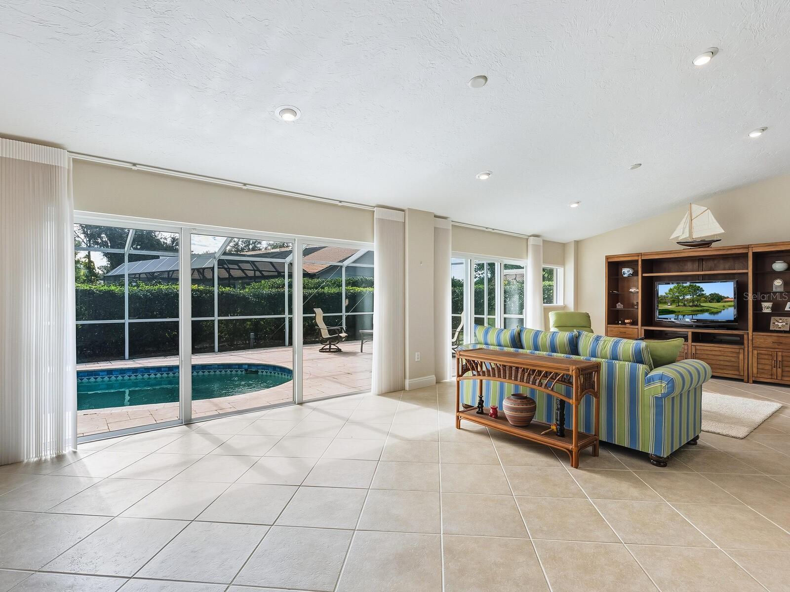 4348 HIGHLAND OAKS CIR