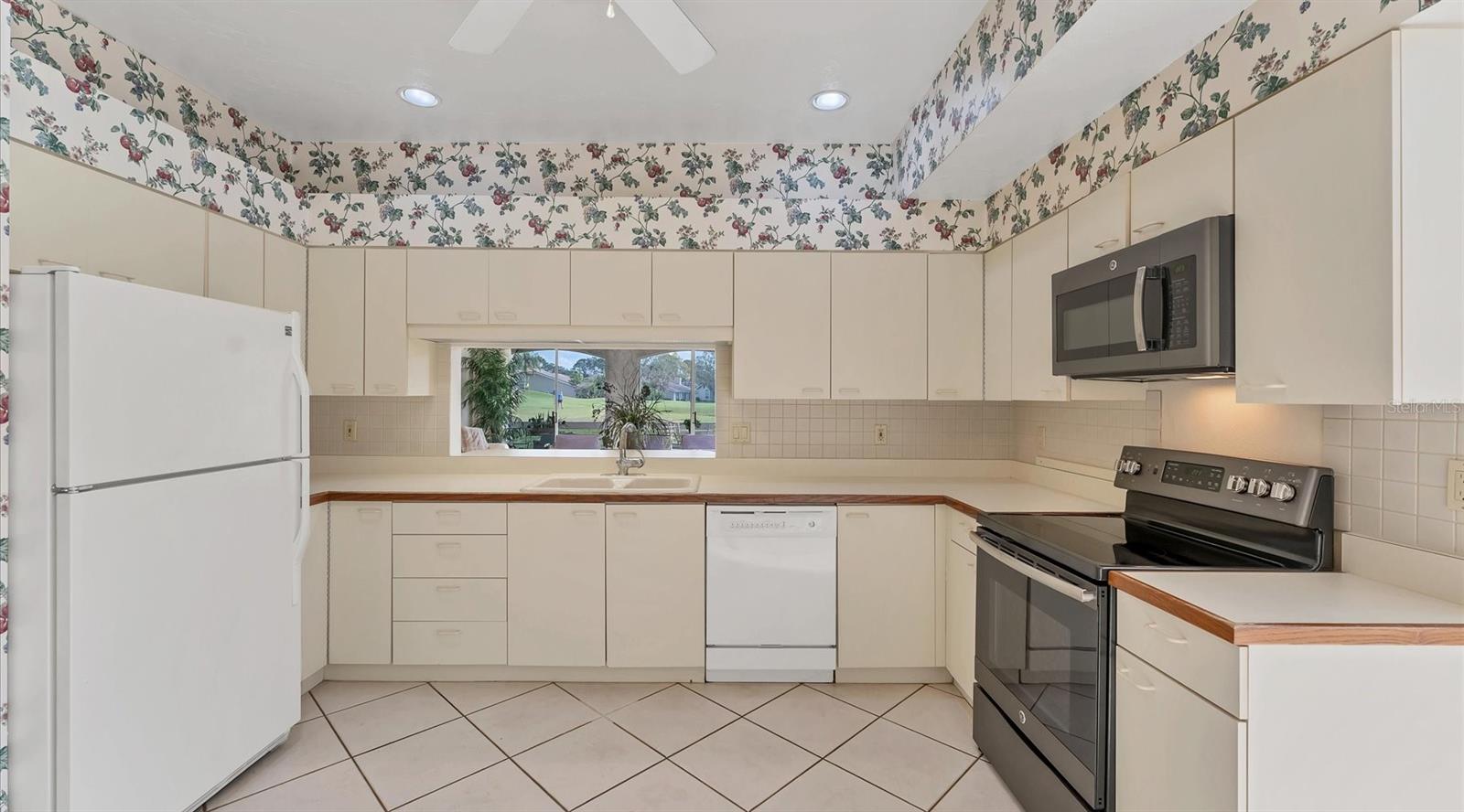 3864 CHATSWORTH GREENE CT #10