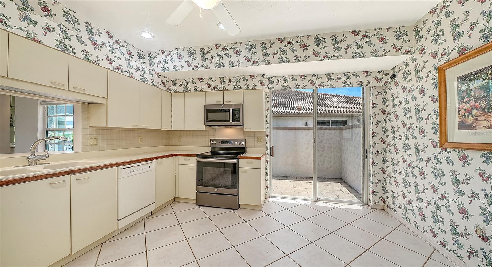 3864 CHATSWORTH GREENE CT #10