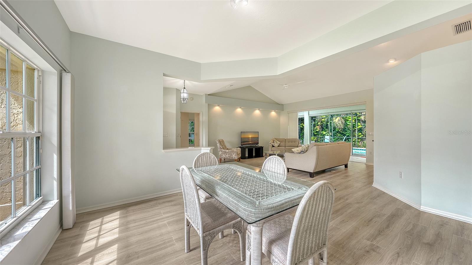 2929 SANDRINGHAM PL