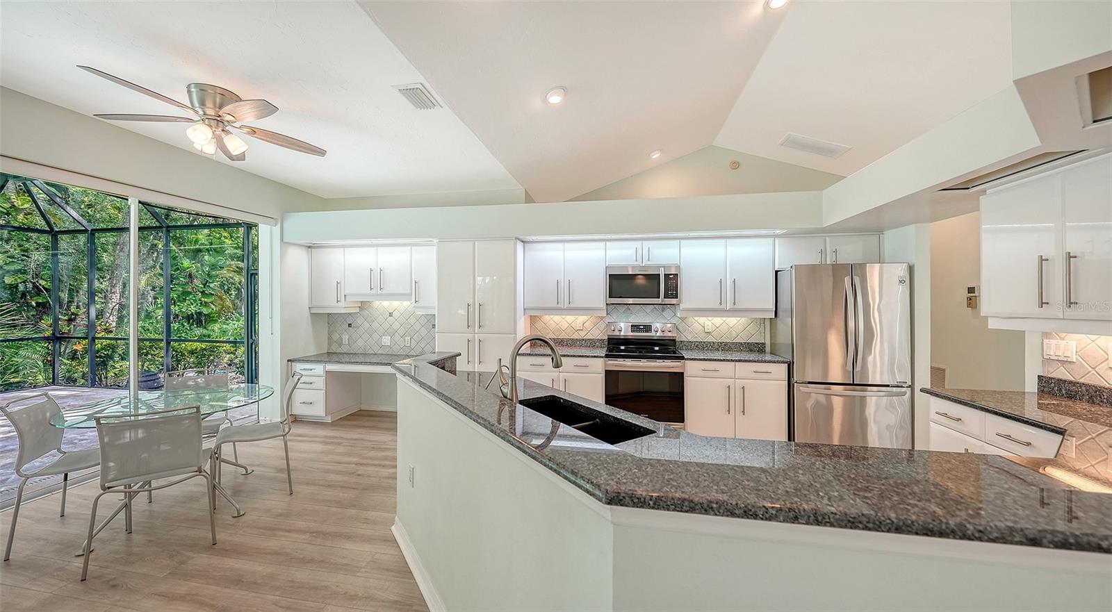 2929 SANDRINGHAM PL