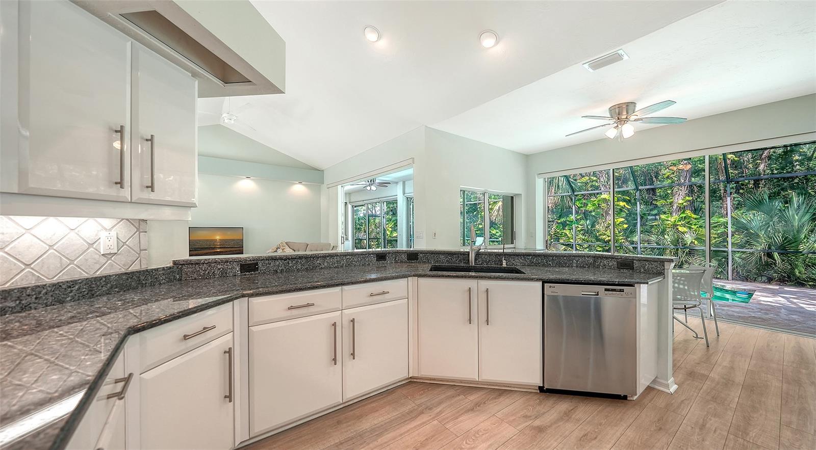 2929 SANDRINGHAM PL