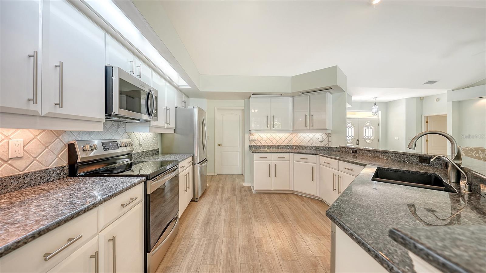 2929 SANDRINGHAM PL