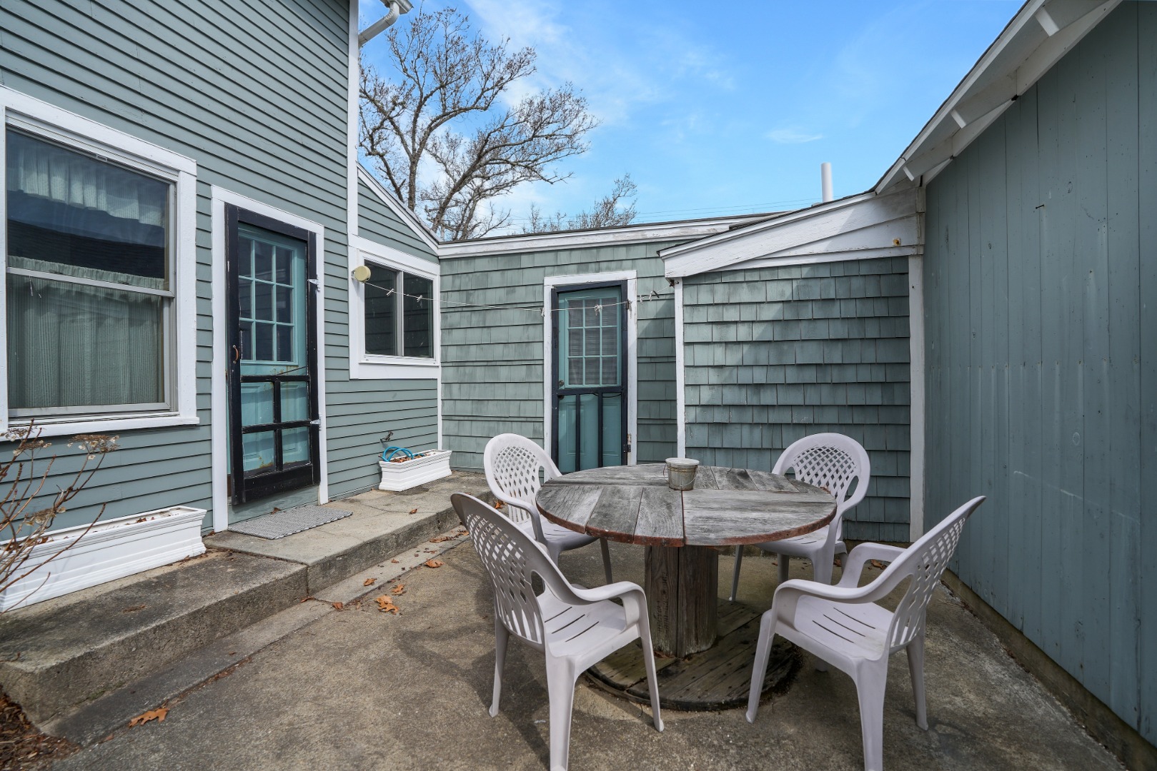 35 Tuckernuck Avenue