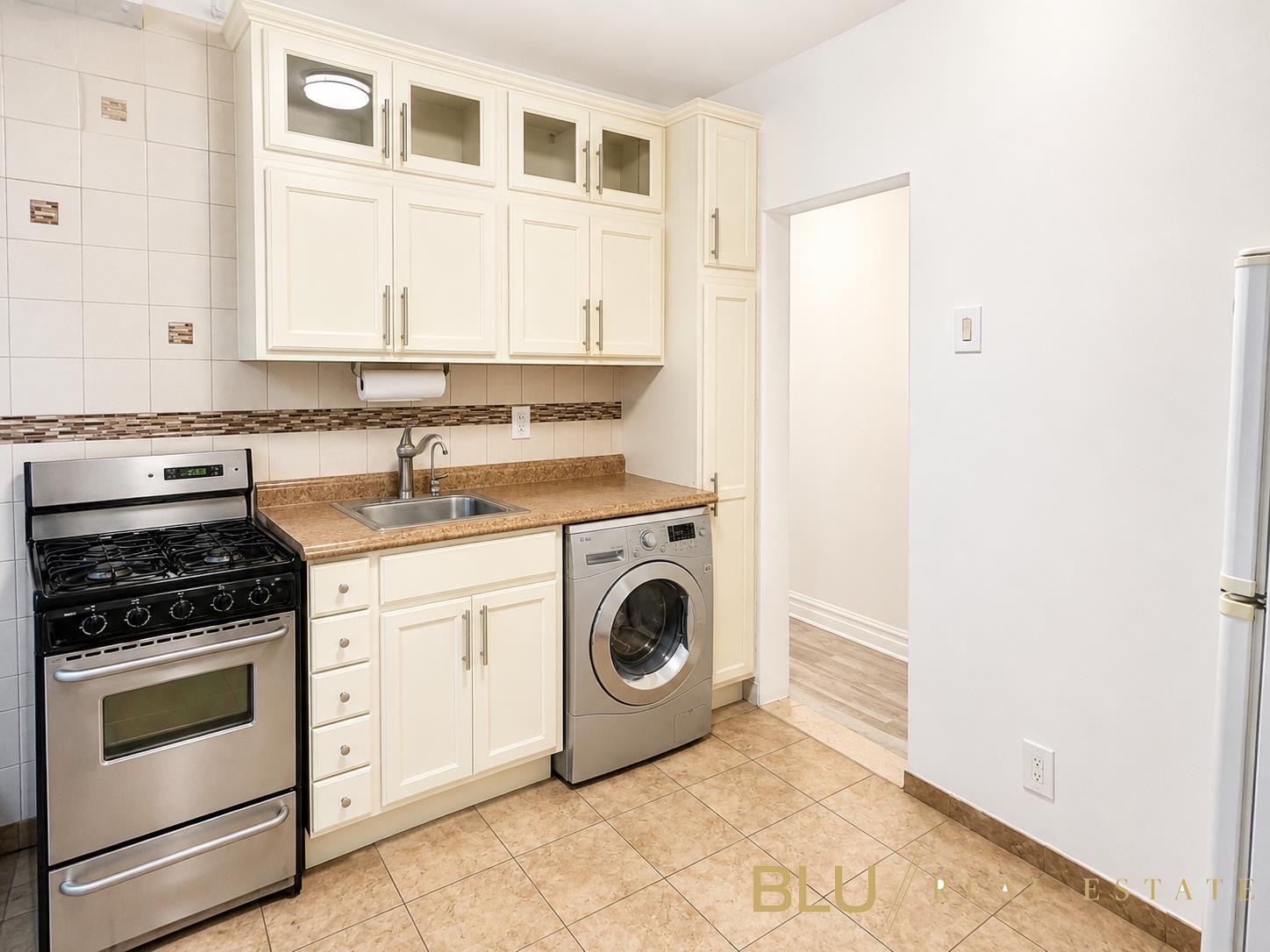 3692 Broadway 24