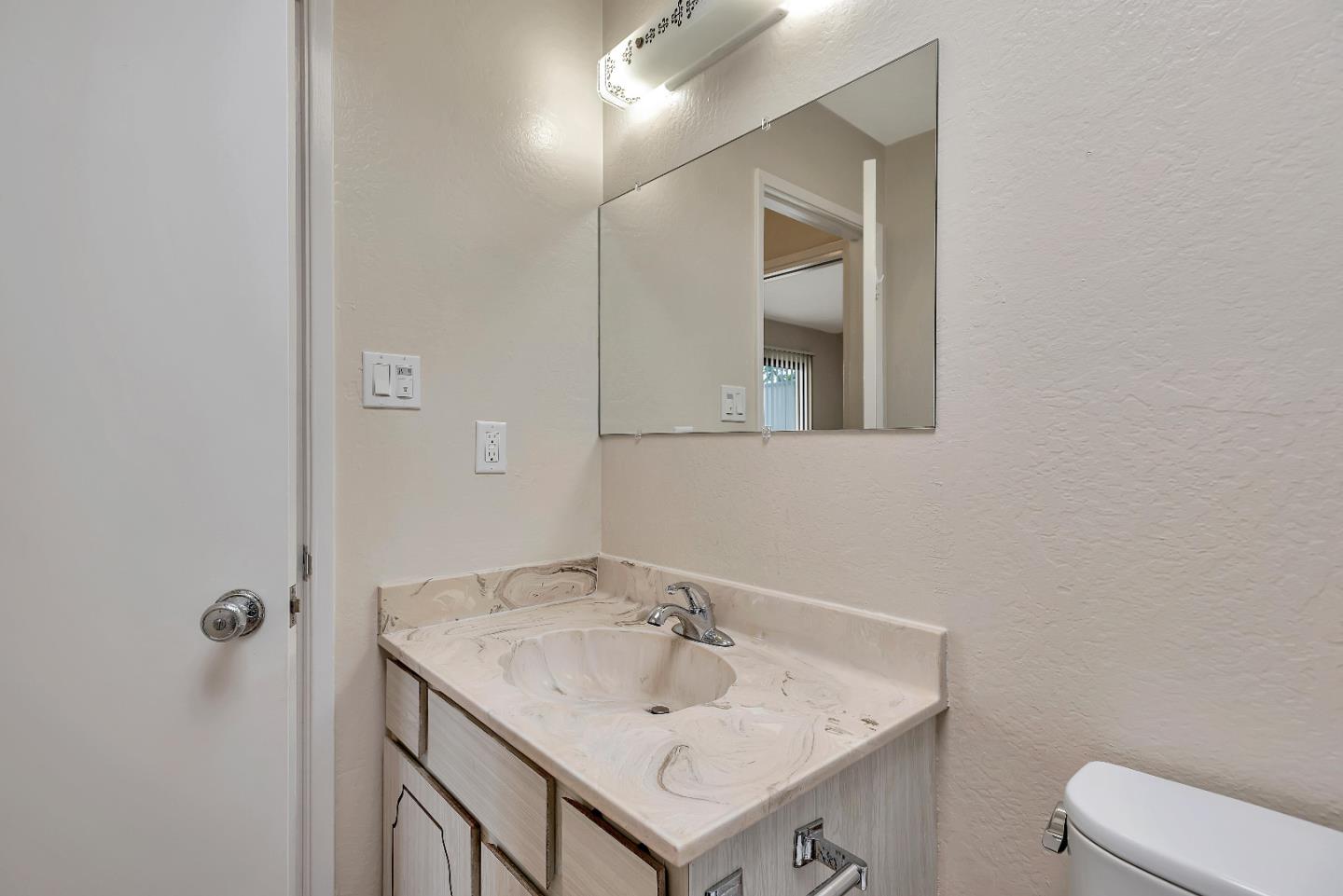230 Villa Terrace 3