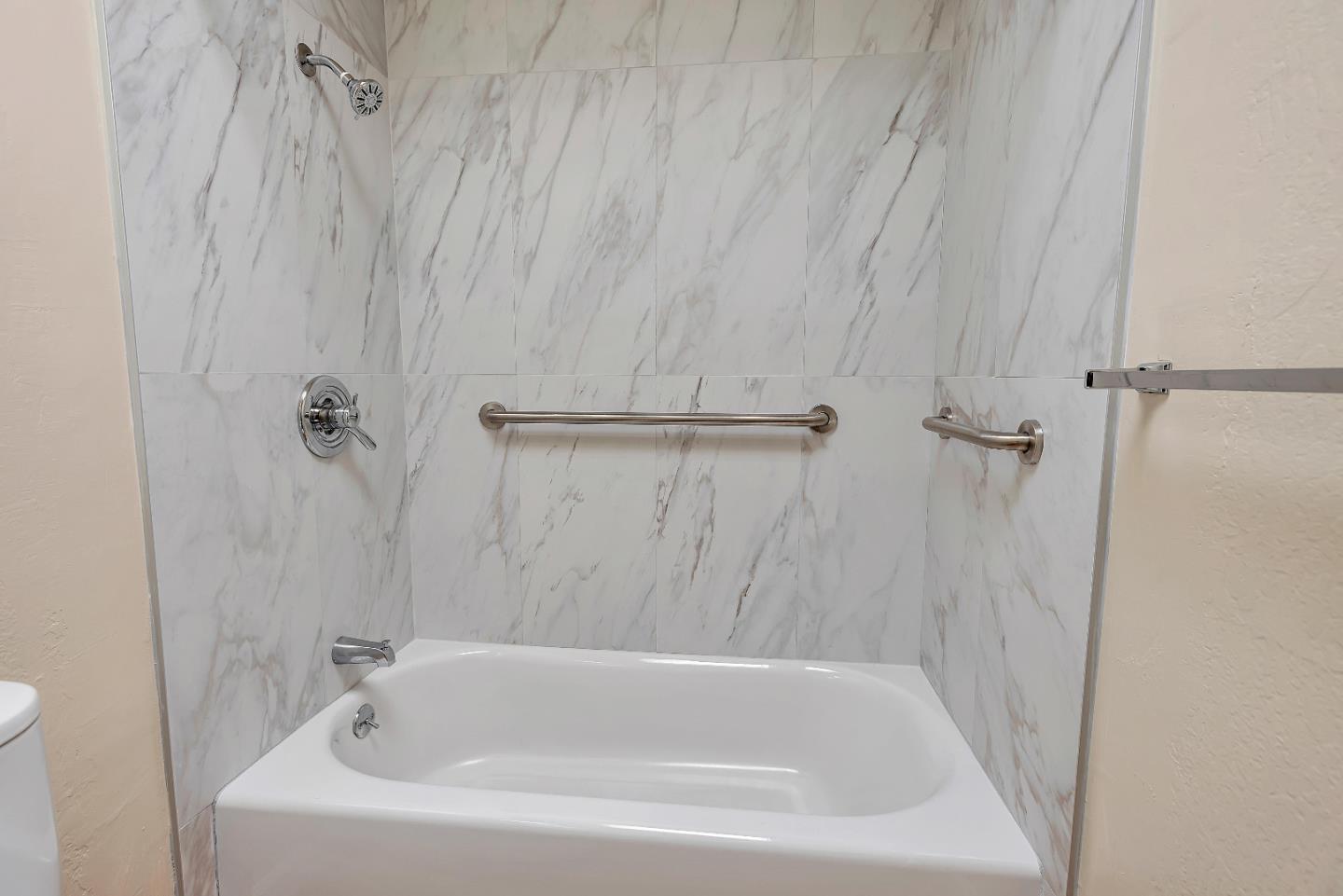 230 Villa Terrace 3