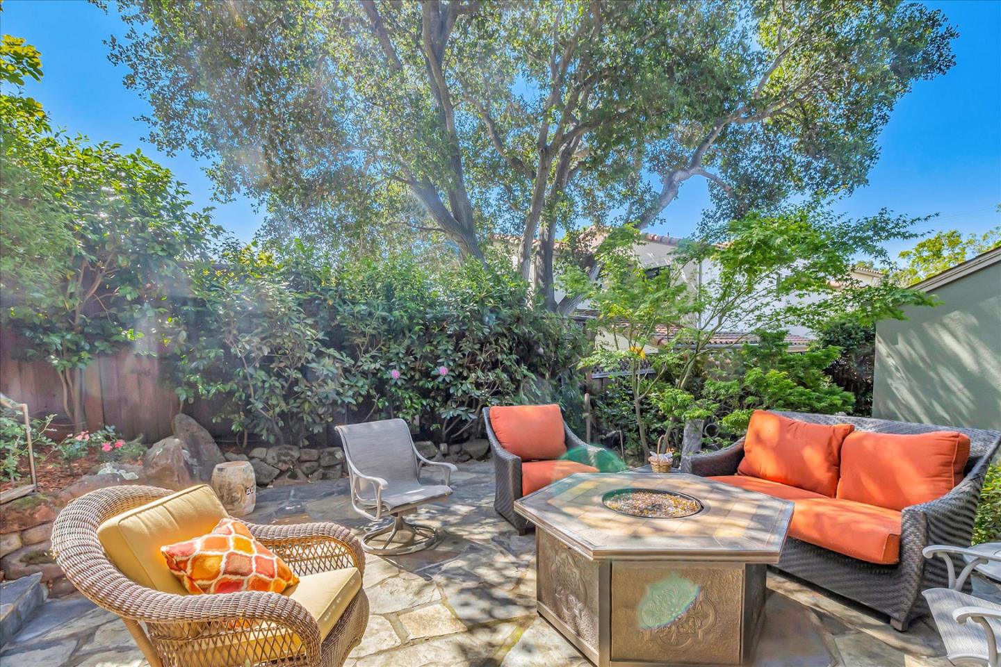 873 Cordilleras Avenue