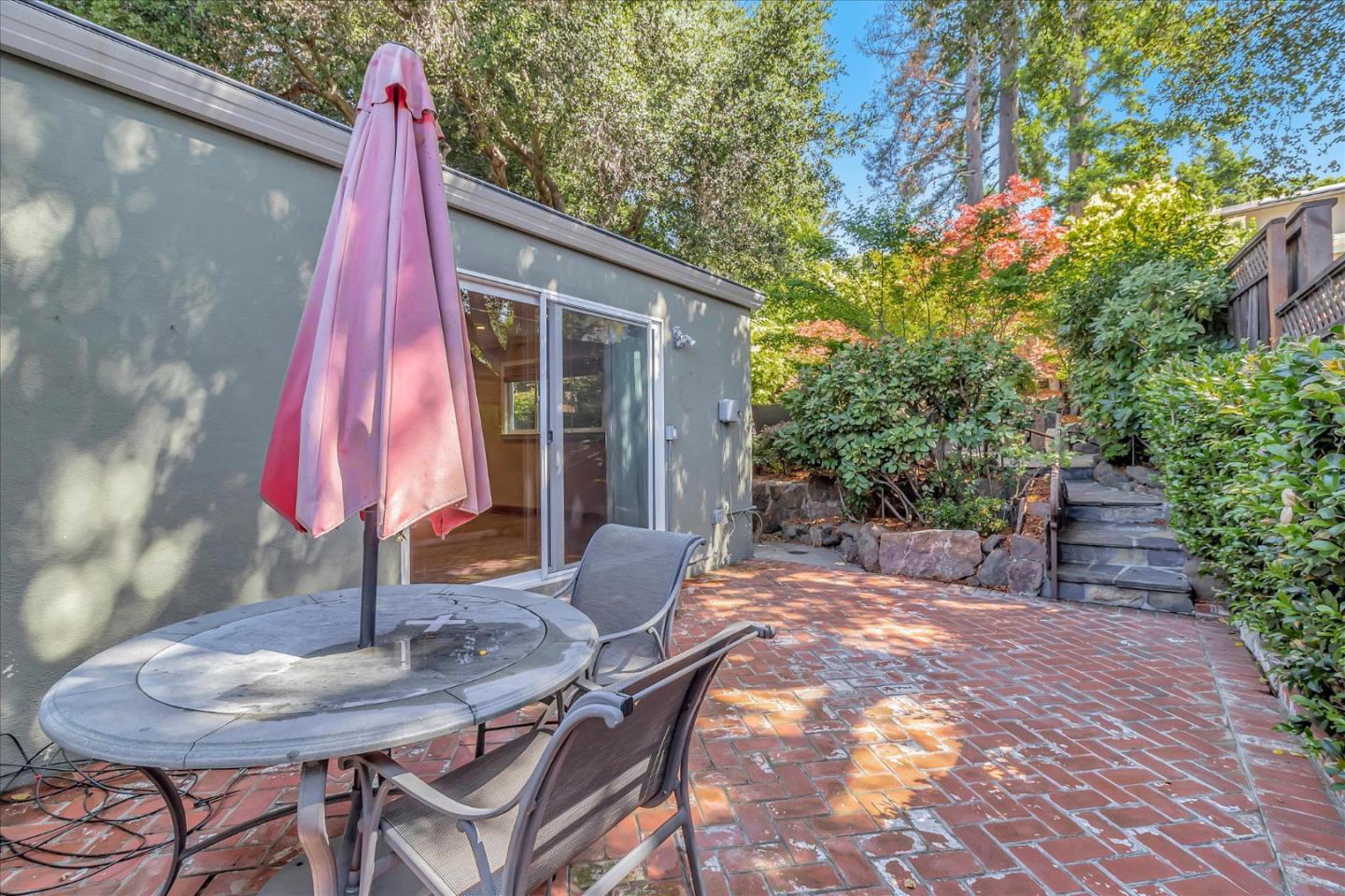 873 Cordilleras Avenue