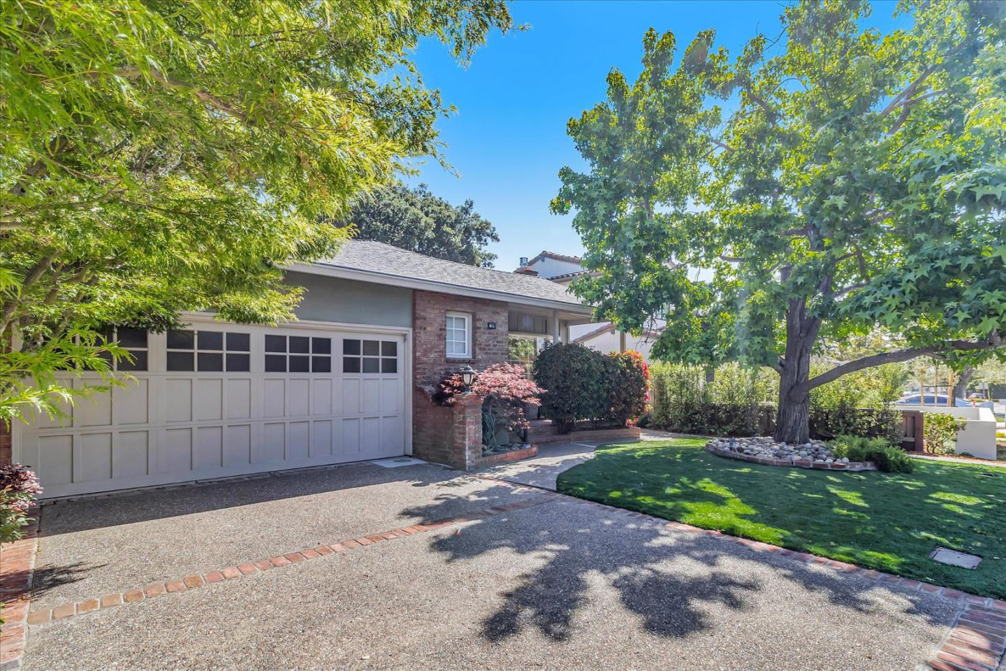 873 Cordilleras Avenue