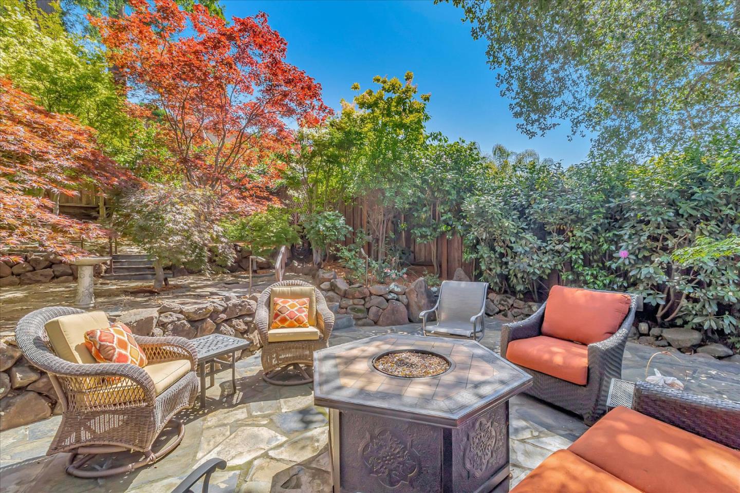 873 Cordilleras Avenue