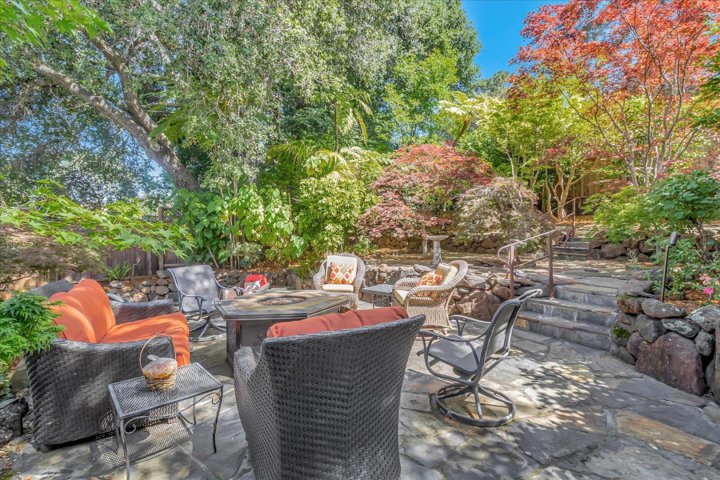 873 Cordilleras Avenue