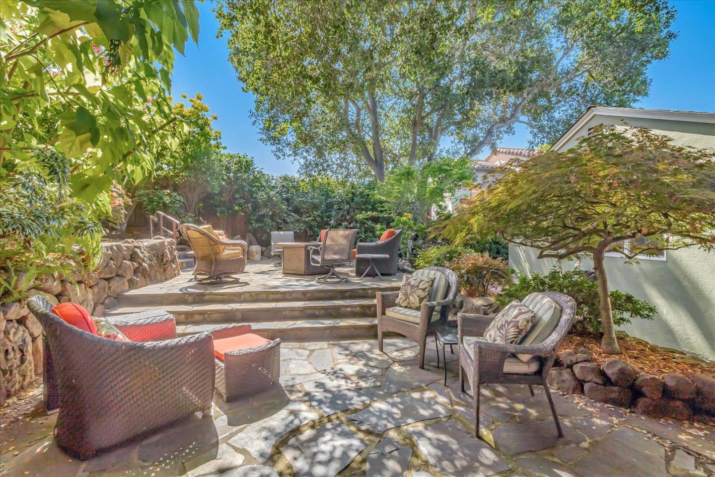 873 Cordilleras Avenue
