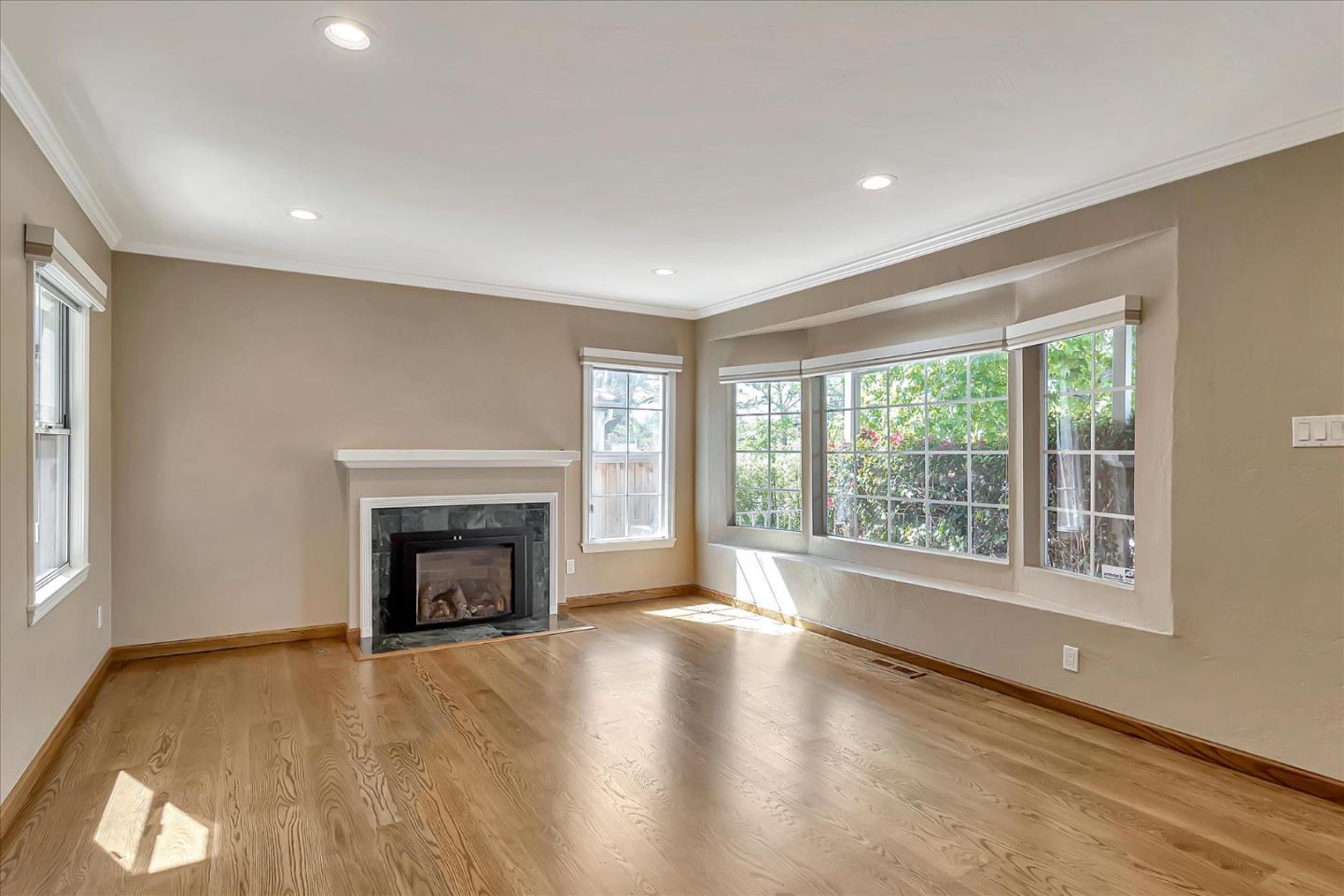 873 Cordilleras Avenue