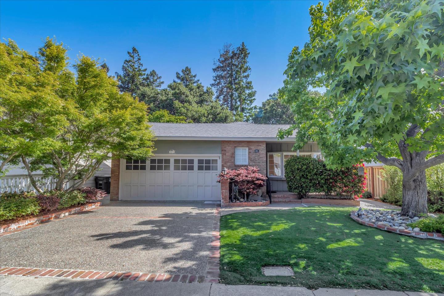 873 Cordilleras Avenue