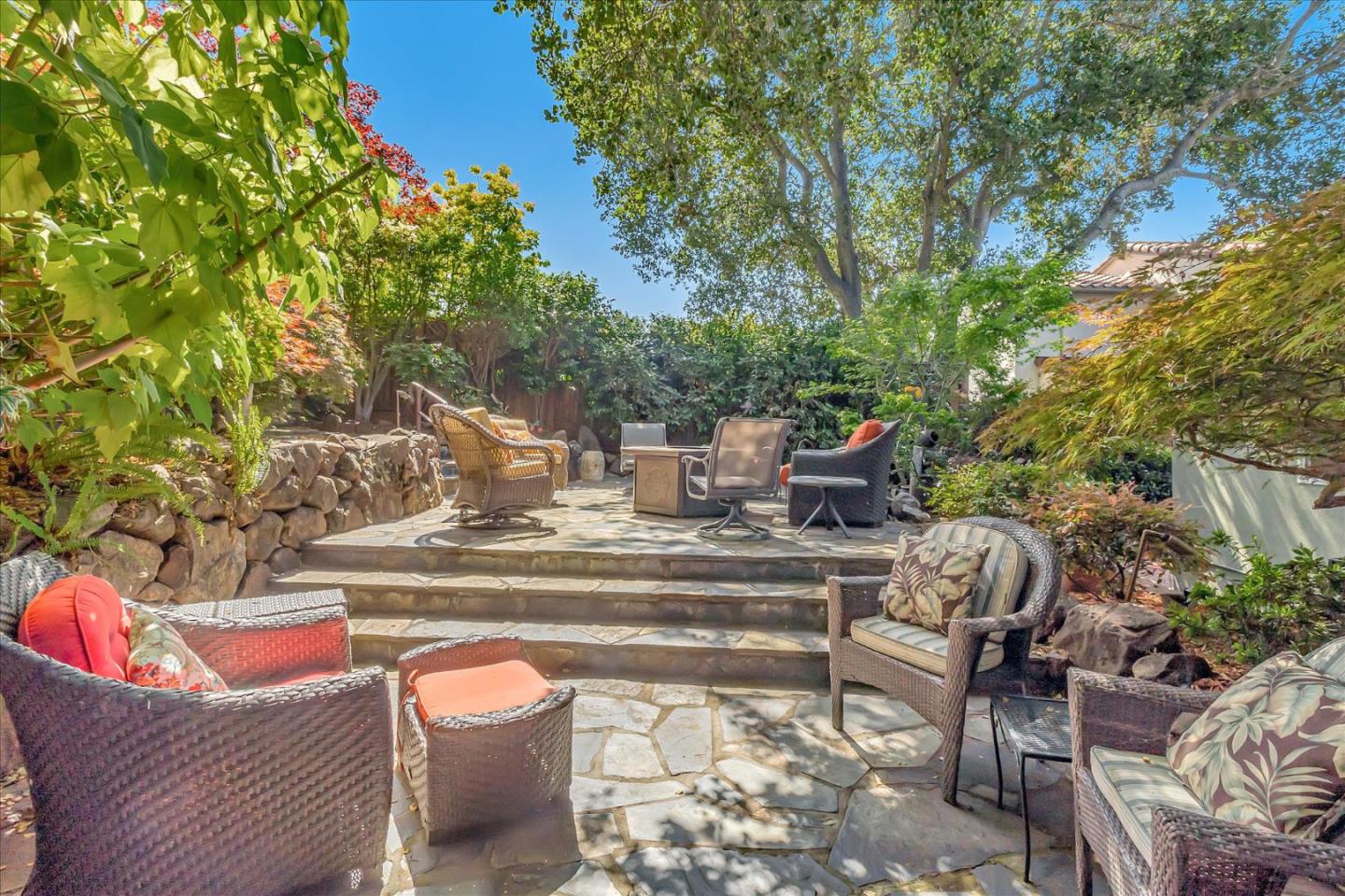 873 Cordilleras Avenue