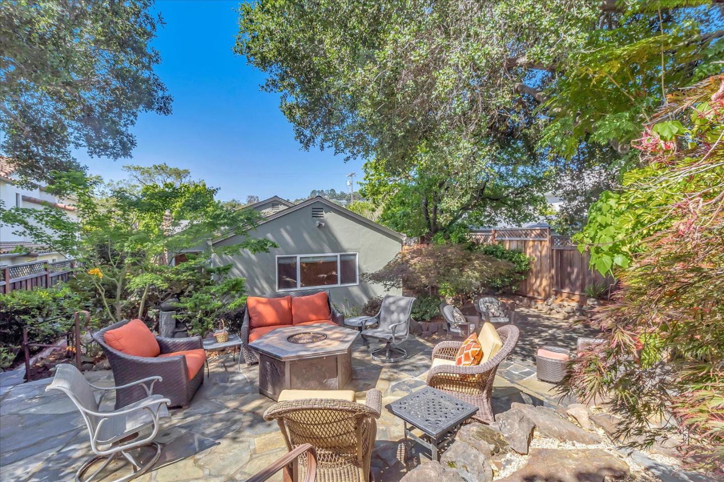 873 Cordilleras Avenue