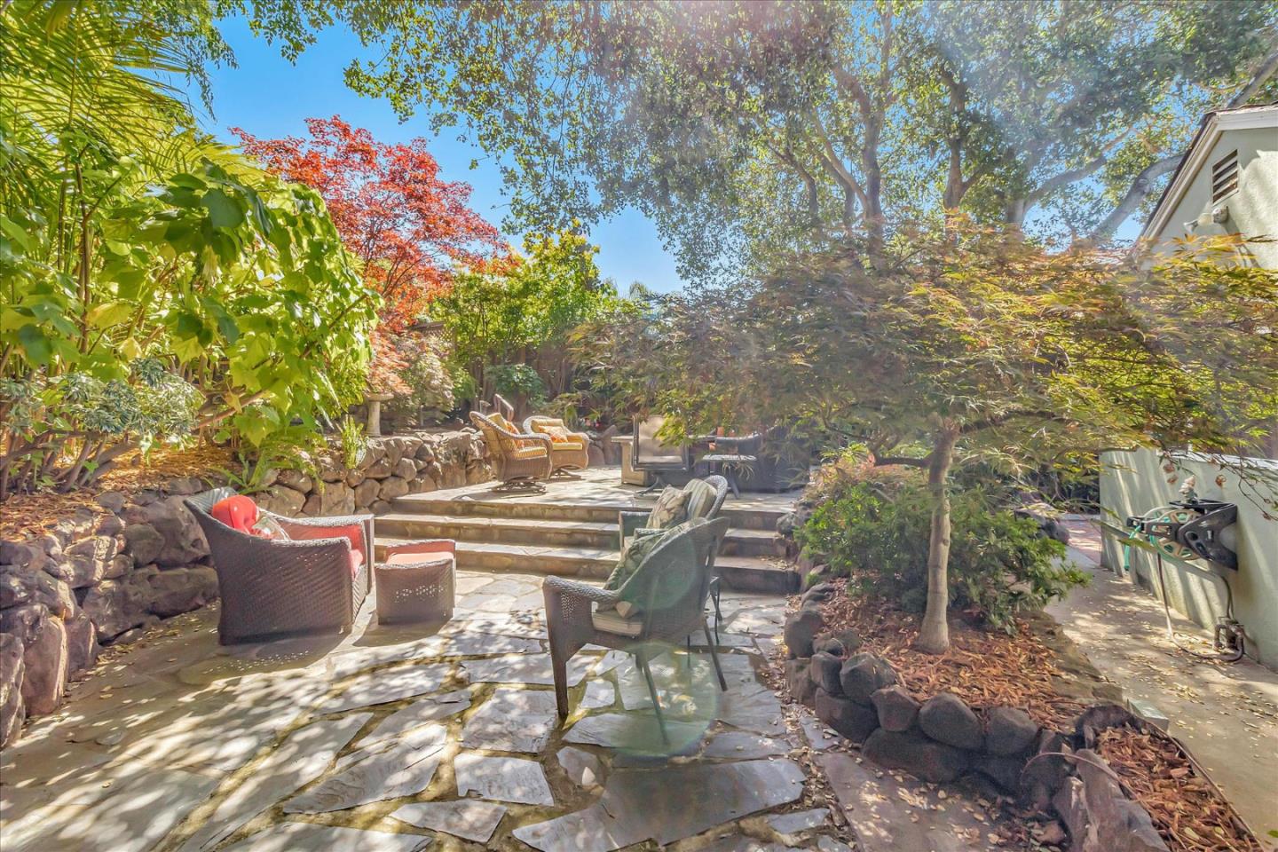 873 Cordilleras Avenue