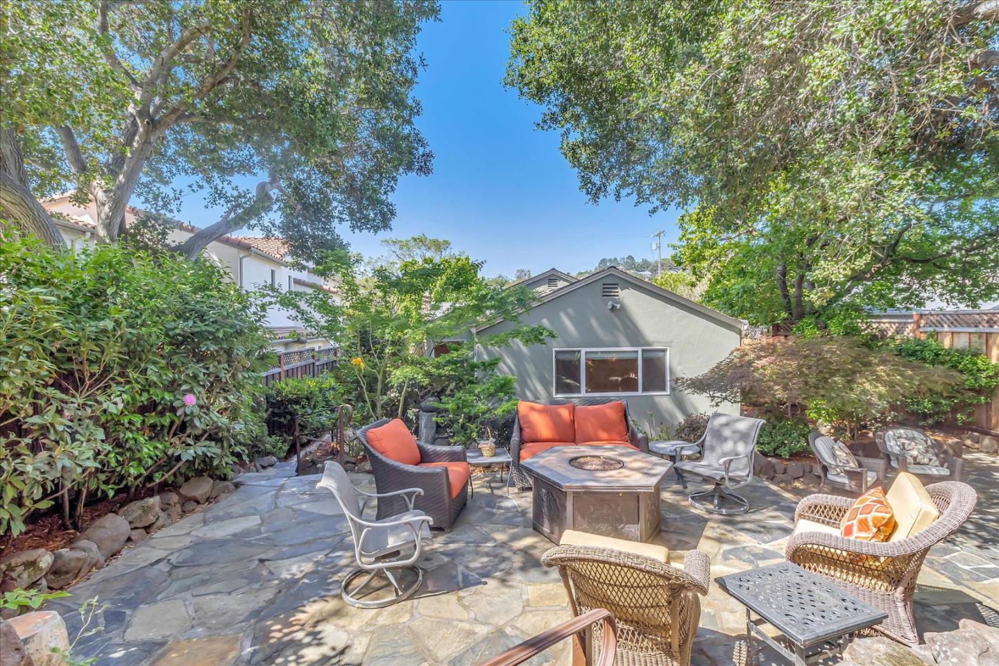 873 Cordilleras Avenue