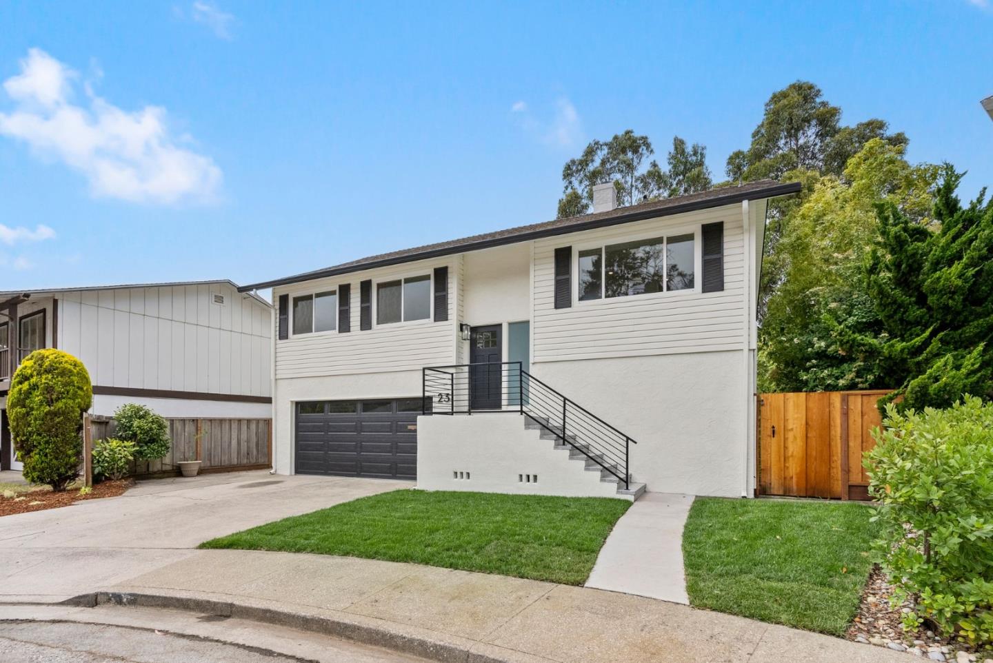 23 Yellowstone Way