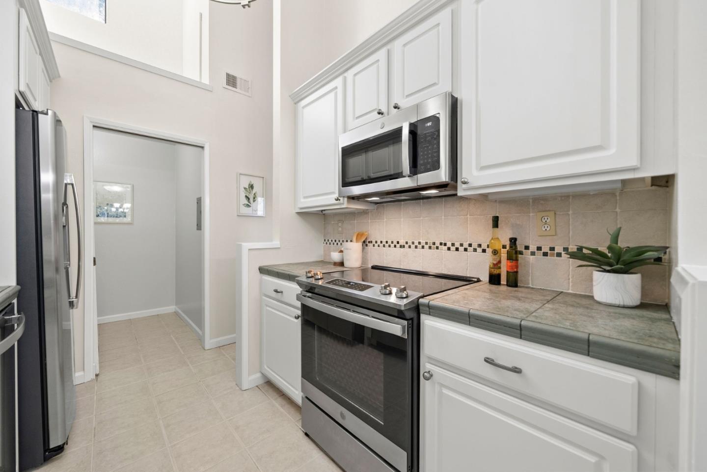 3387 Brittan Avenue 10