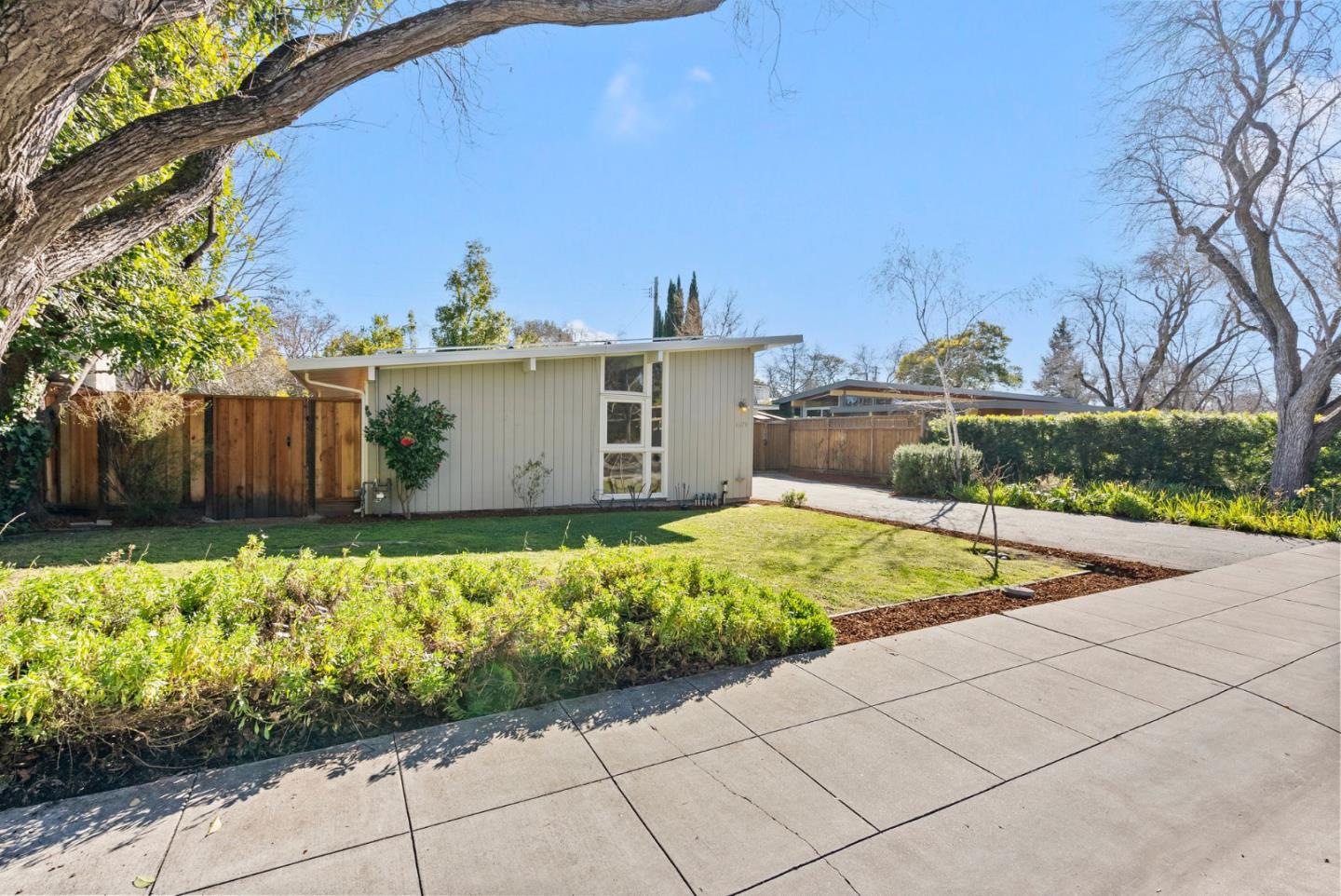 1079 Moffett Circle
