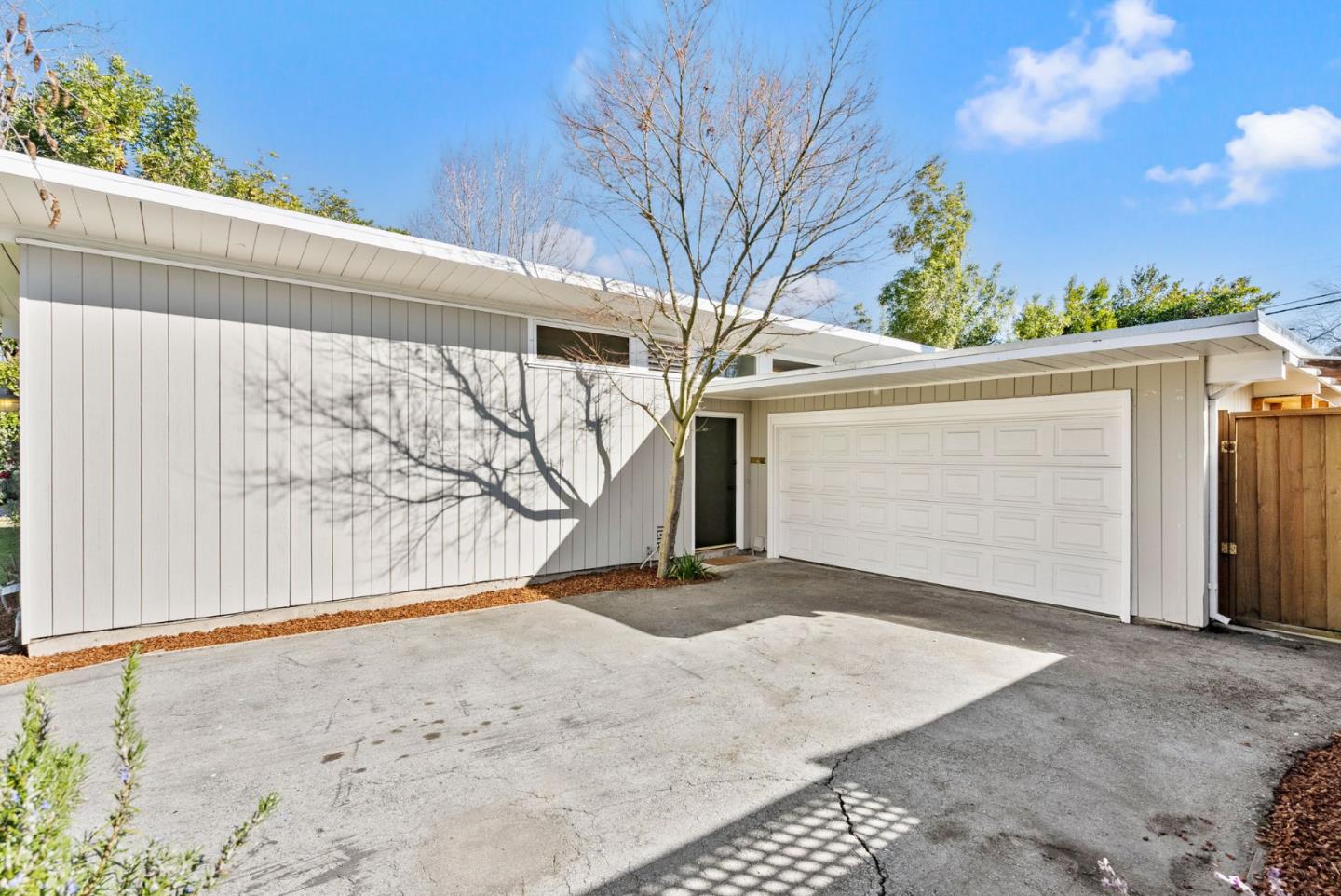 1079 Moffett Circle