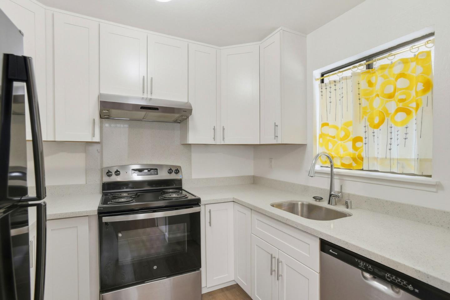 230 Villa Terrace 2