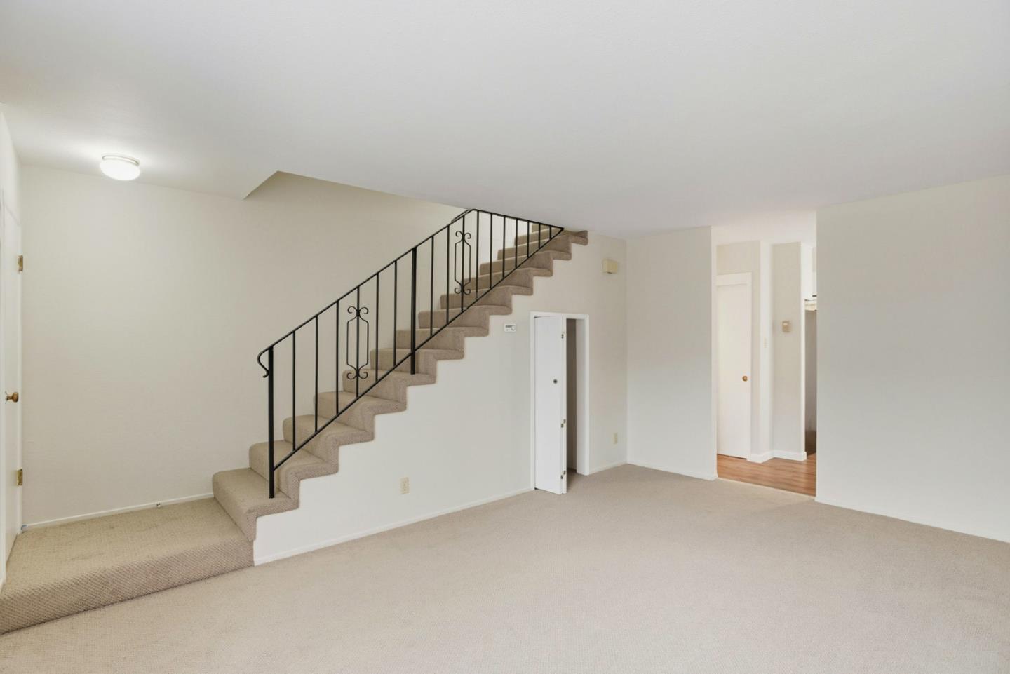 230 Villa Terrace 2